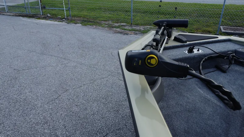 Slide: The Image of Tracker Pro Team 175 TF 2026 - 12