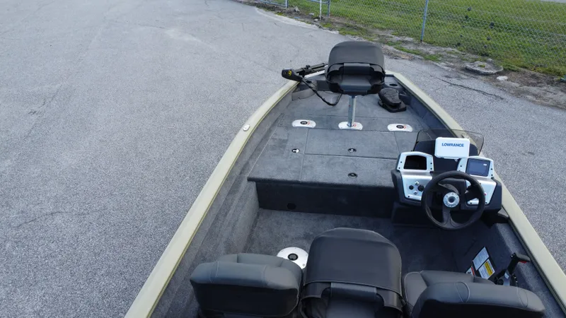 Slide: The Image of Tracker Pro Team 175 TF 2026 - 5