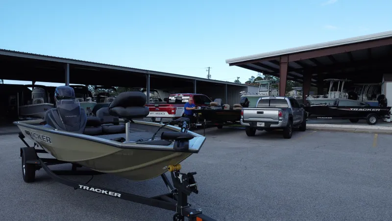 Slide: The Image of Tracker Pro Team 175 TF 2026 - 8