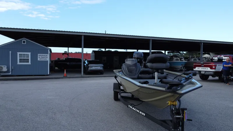 Slide: The Image of Tracker Pro Team 175 TF 2026 - 9