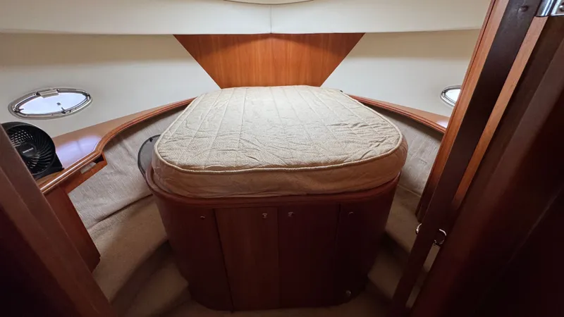 Slide: The Image of Forward VIP Suite - 29