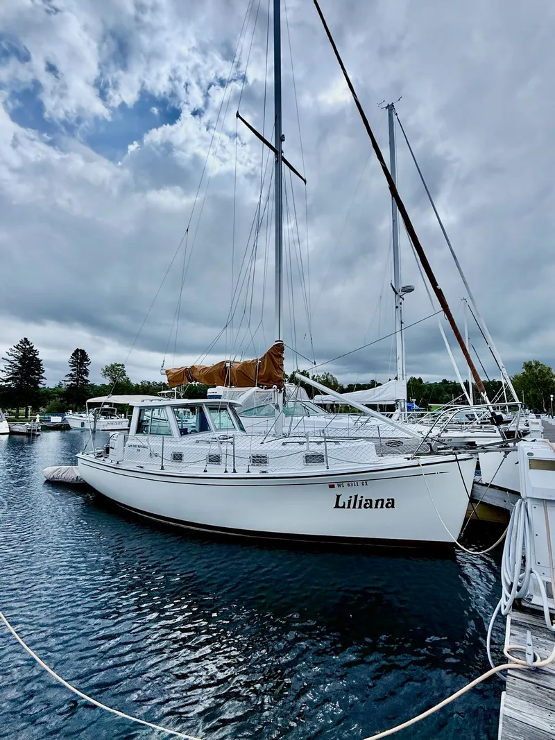 The Image of Cape Dory Motorsailer 300 1986 - 0