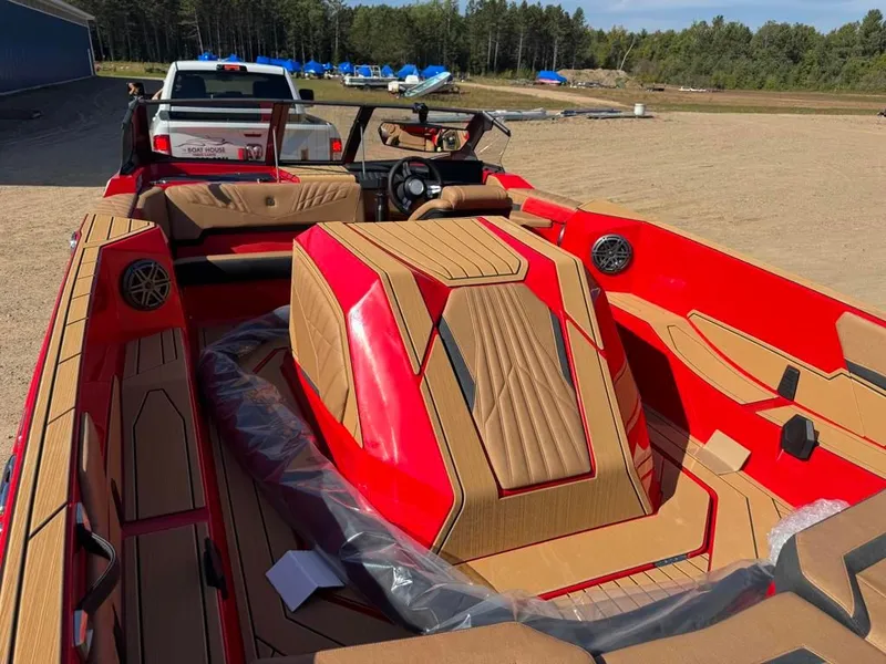 Slide: The Image of Nautique Ski Closed Bow 2026 - 9