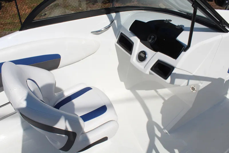 Slide: The Image of Tracker TF 550 2017 - 10