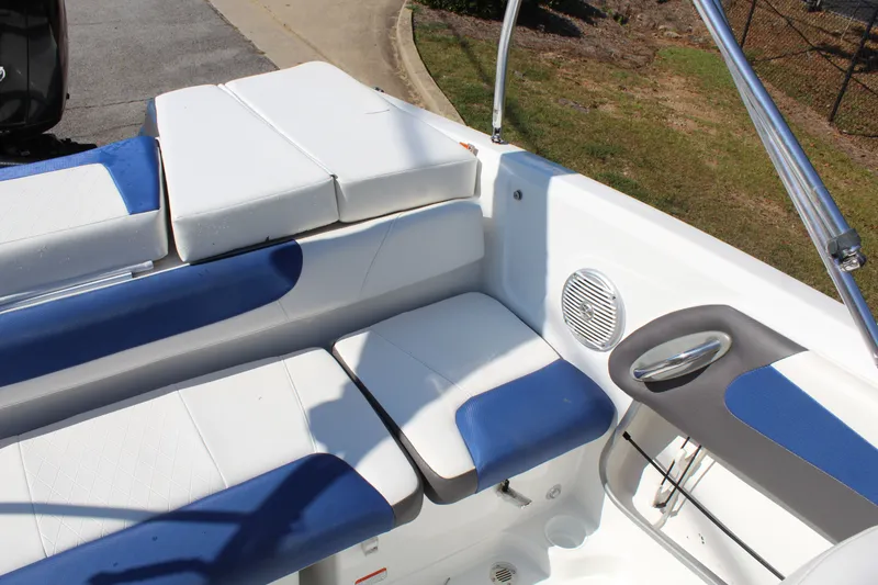 Slide: The Image of Tracker TF 550 2017 - 12