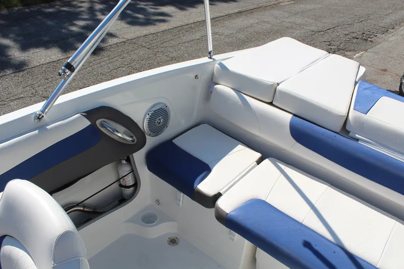 Slide: The Image of Tracker TF 550 2017 - 13