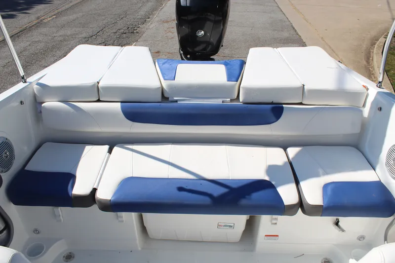 Slide: The Image of Tracker TF 550 2017 - 14