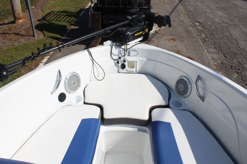 Slide: The Image of Tracker TF 550 2017 - 15