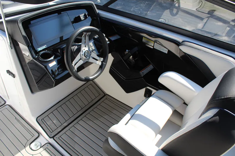 Slide: The Image of Yamaha 242 SE 2020 - 10