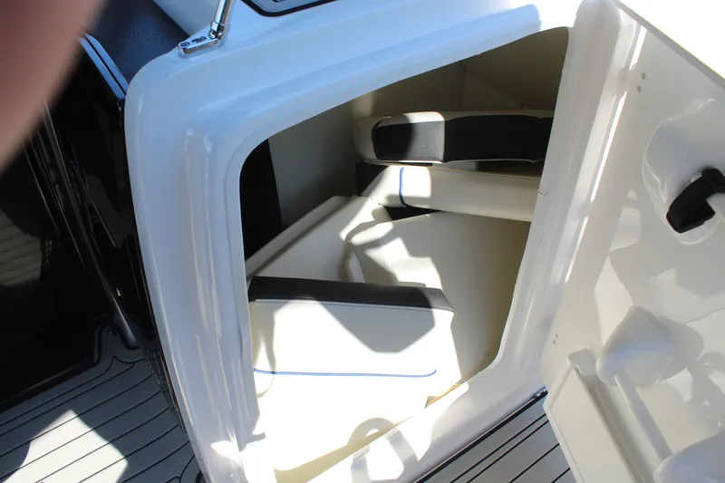 Slide: The Image of Yamaha 242 SE 2020 - 12