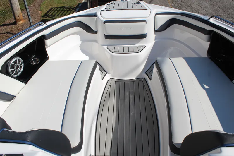 Slide: The Image of Yamaha 242 SE 2020 - 14