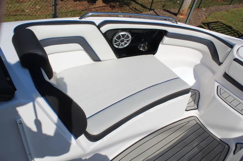 Slide: The Image of Yamaha 242 SE 2020 - 15