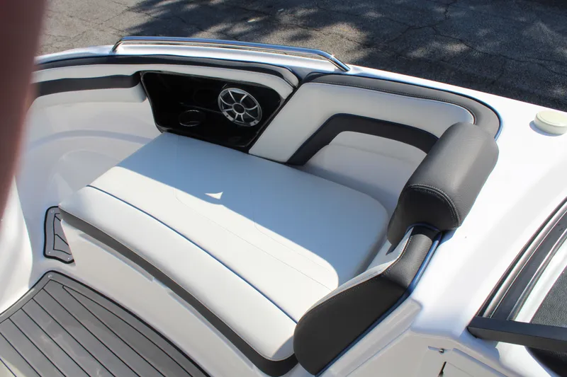 Slide: The Image of Yamaha 242 SE 2020 - 16