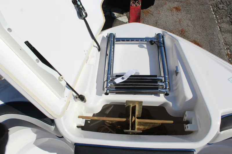 Slide: The Image of Yamaha 242 SE 2020 - 17