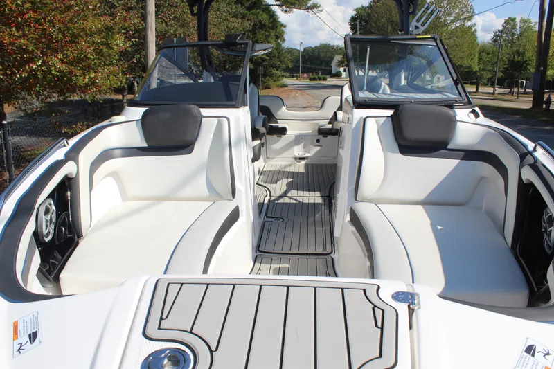 Slide: The Image of Yamaha 242 SE 2020 - 4