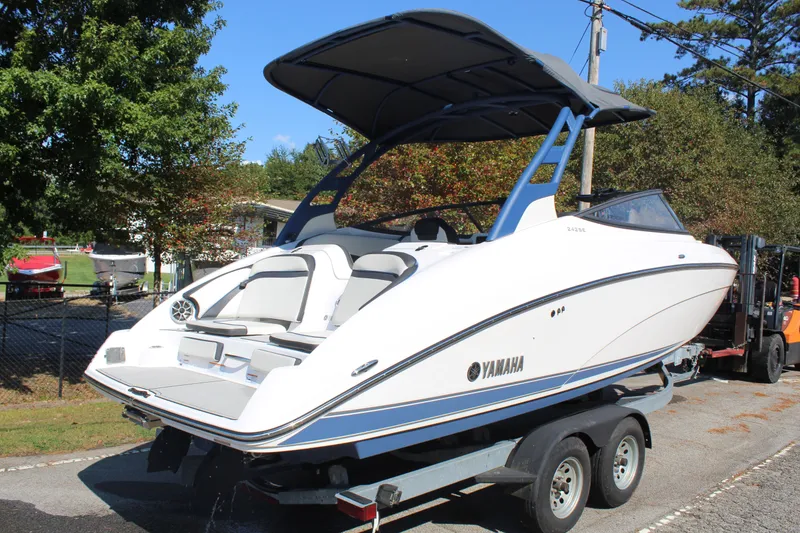 Slide: The Image of Yamaha 242 SE 2020 - 8