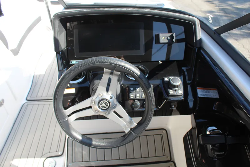 Slide: The Image of Yamaha 242 SE 2020 - 9