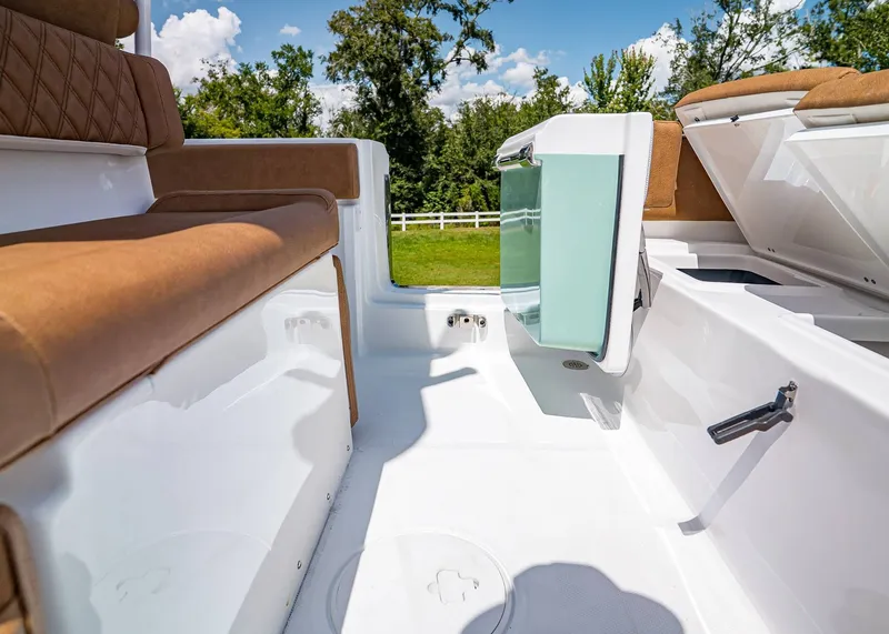 Slide: The Image of Sea Hunt Ultra 239 2026 - 12