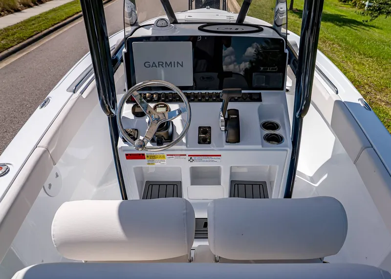 Slide: The Image of Sea Hunt Ultra 219 2026 - 14