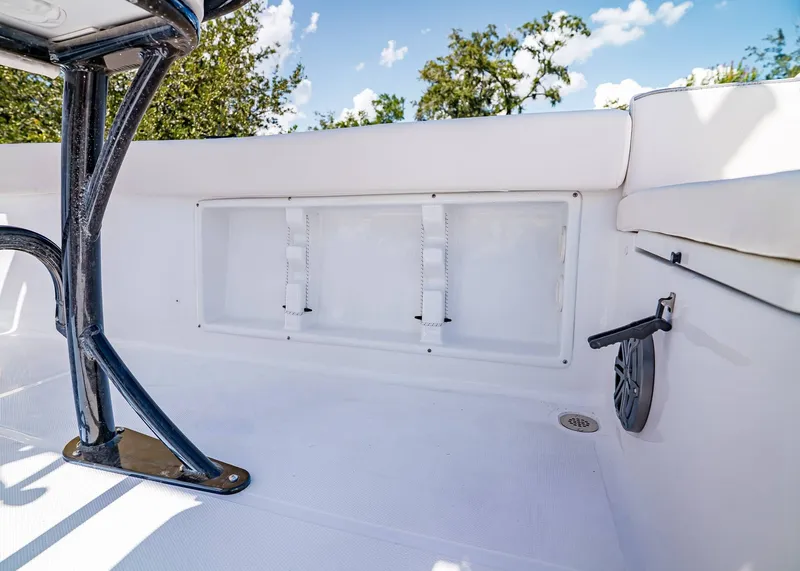 Slide: The Image of Sea Hunt Ultra 219 2026 - 21