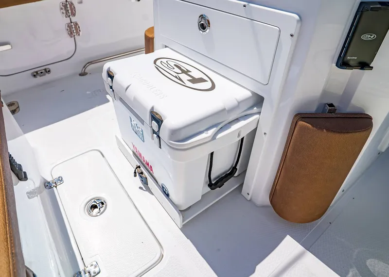 Slide: The Image of Sea Hunt Ultra 275 SE 2026 - 16