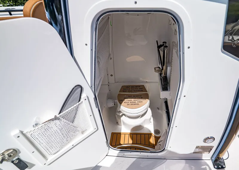 Slide: The Image of Sea Hunt Ultra 275 SE 2026 - 22