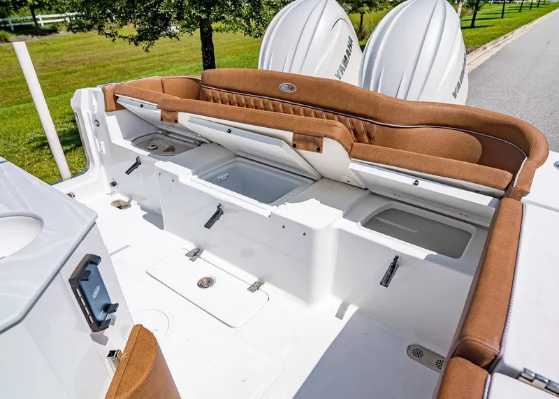 Slide: The Image of Sea Hunt Ultra 275 SE 2026 - 28