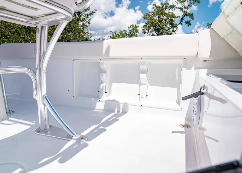 Slide: The Image of Sea Hunt Ultra 219 2026 - 15