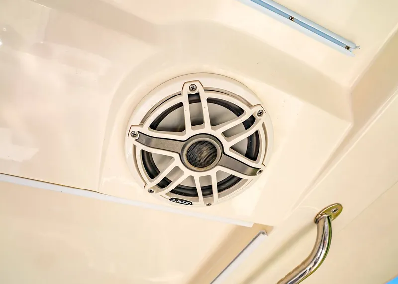 Slide: The Image of Scout 305 LXF 2023 - 13