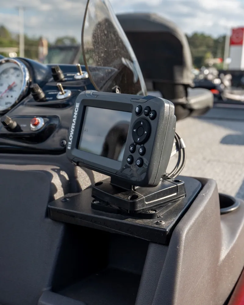 Slide: The Image of Tracker Pro 170 2023 - 13