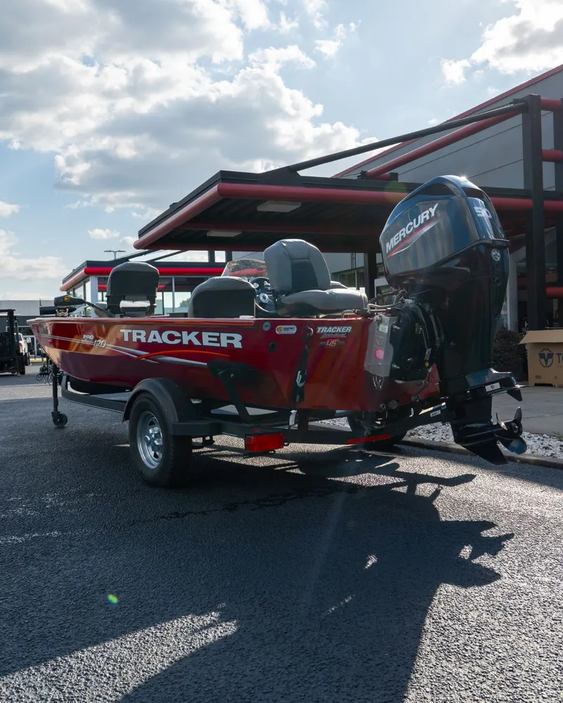 Slide: The Image of Tracker Pro 170 2023 - 14