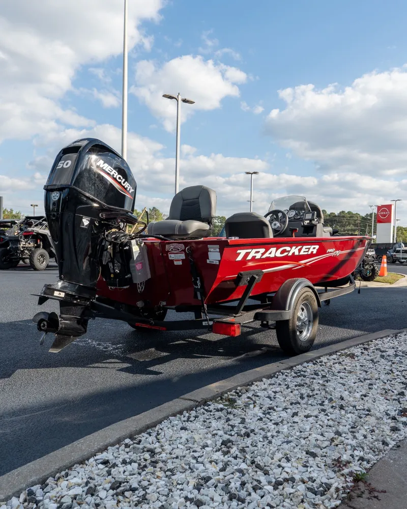 Slide: The Image of Tracker Pro 170 2023 - 15