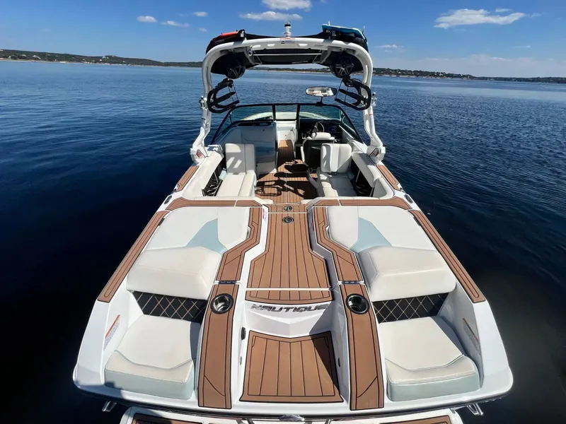 Slide: The Image of Correct Craft Super Air Nautique GS22 2019 - 14