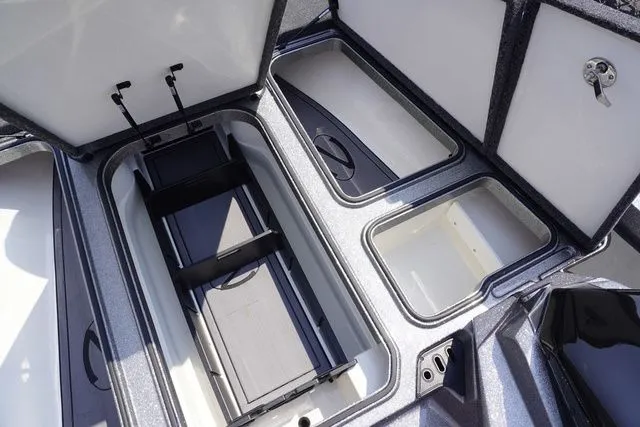 Slide: The Image of Ranger Z518 2024 - 16