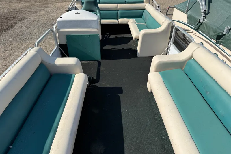 Slide: The Image of 1994 Sun Quest Sea Hunt boat interior with teal and white seating arrangement. - 4