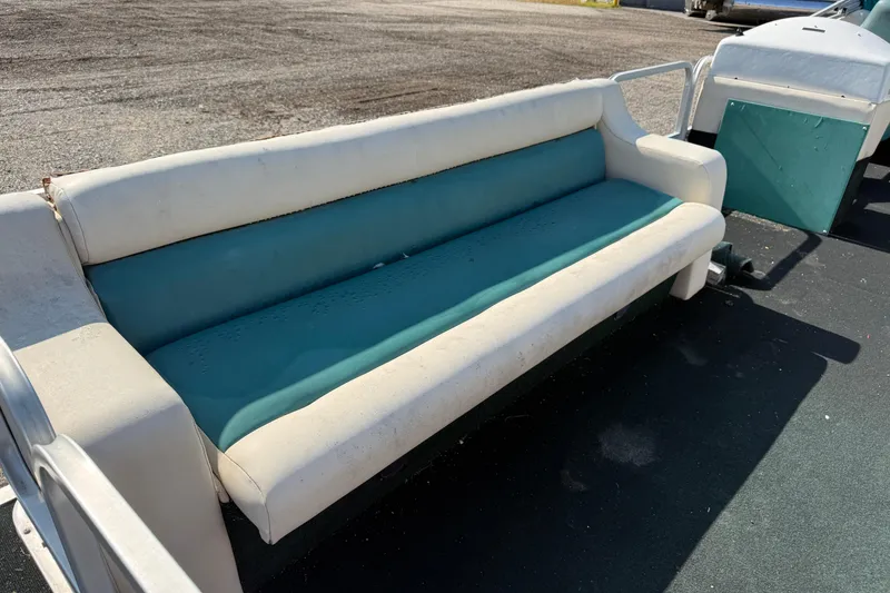 Slide: The Image of 1994 Sun Quest Sea Hunt boat seat with teal and white upholstery. - 6