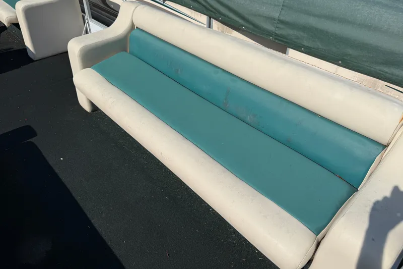 Slide: The Image of 1994 Sun Quest Sea Hunt boat seat with teal and white upholstery. - 7