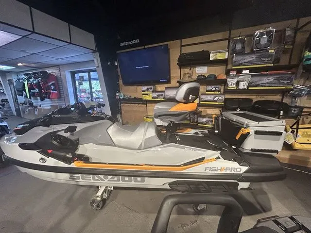 Slide: The Image of Sea-Doo FISH PRO 2025 - 6