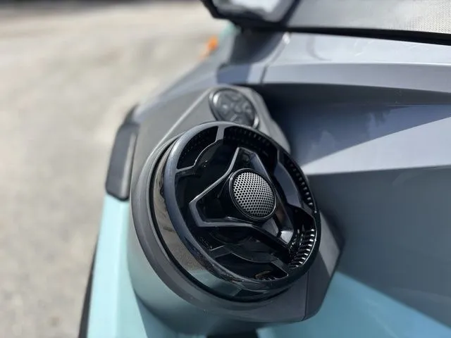 Slide: The Image of Sea-Doo Wake 2023 - 10