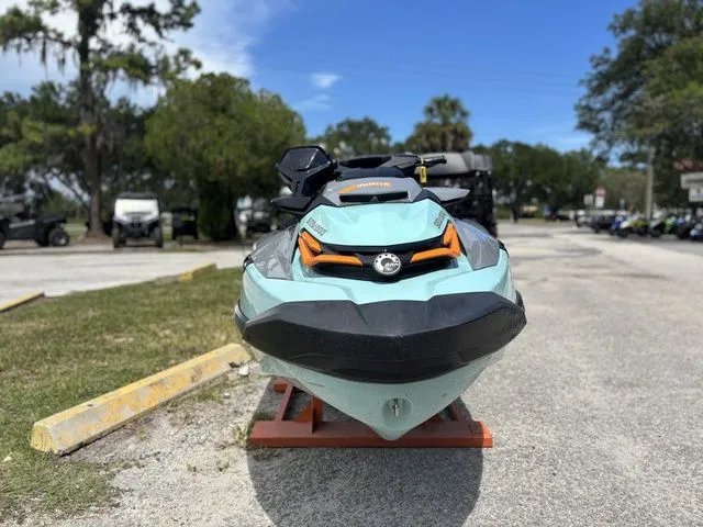 Slide: The Image of Sea-Doo Wake 2023 - 3