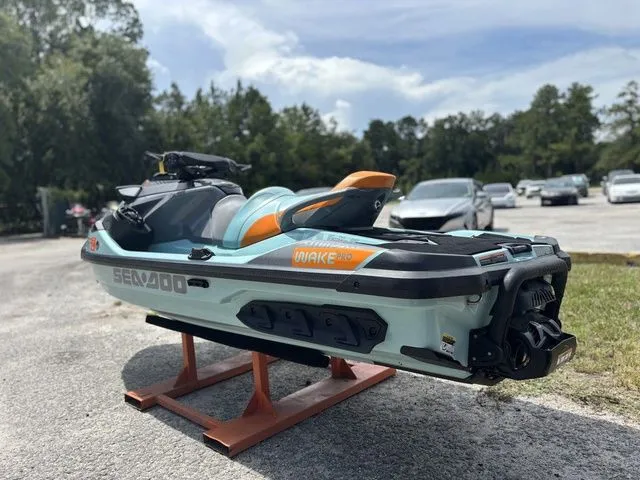 Slide: The Image of Sea-Doo Wake 2023 - 6