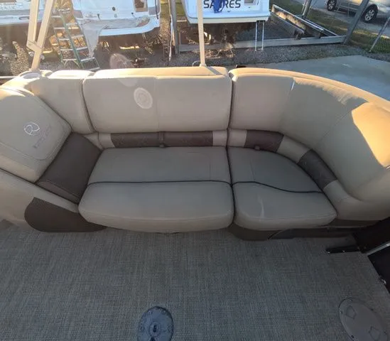 Slide: The Image of Regency 250 LE3 2020 - 16