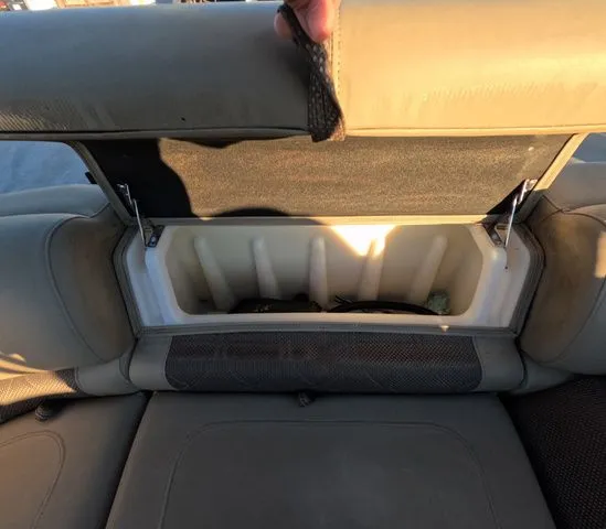 Slide: The Image of Regency 250 LE3 2020 - 19