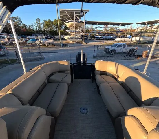 Slide: The Image of Regency 250 LE3 2020 - 20