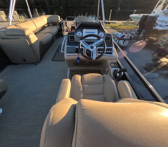 Slide: The Image of Regency 250 LE3 2020 - 21