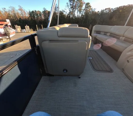 Slide: The Image of Regency 250 LE3 2020 - 25