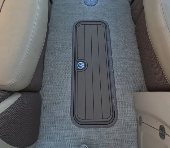 Slide: The Image of Regency 250 LE3 2020 - 26