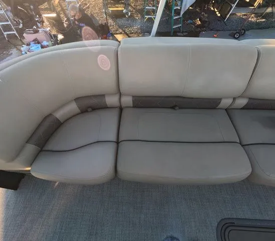 Slide: The Image of Regency 250 LE3 2020 - 31