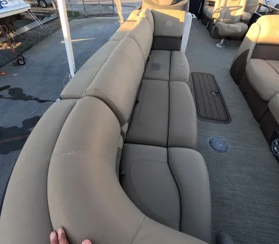 Slide: The Image of Regency 250 LE3 2020 - 44