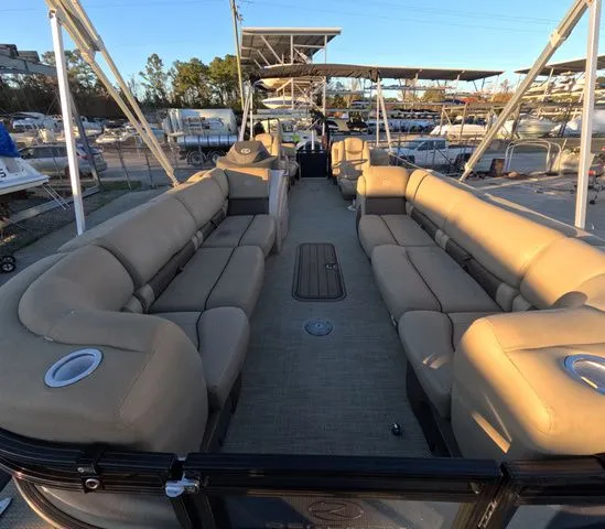 Slide: The Image of Regency 250 LE3 2020 - 45